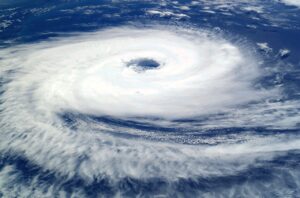 台風1号　明日31日朝　関東に接近　通勤通学時間帯は荒天ピーク　雨風強まる
