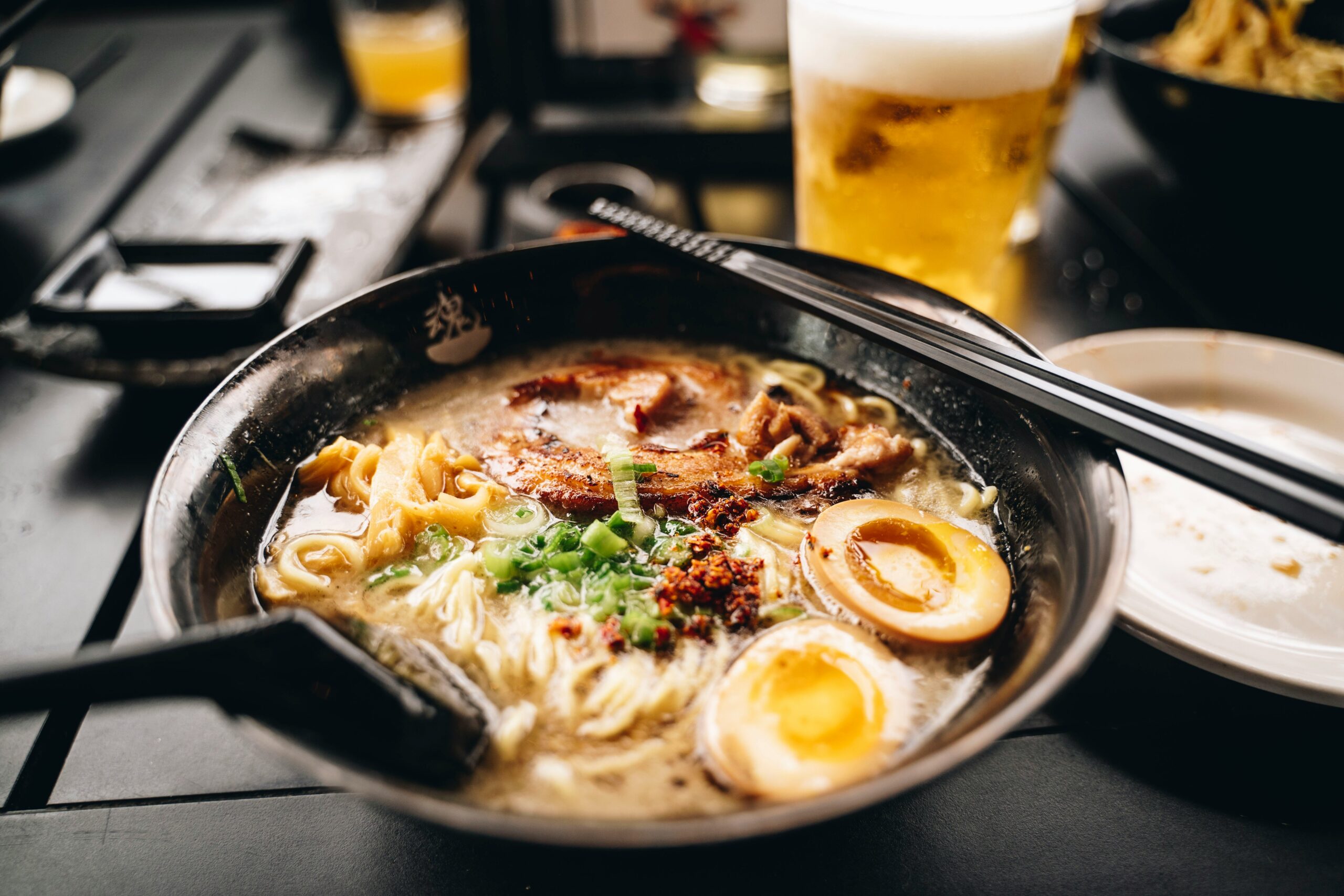 「食事制限だけじゃない！ラーメンとケーキを我慢しないで痩せる方法」