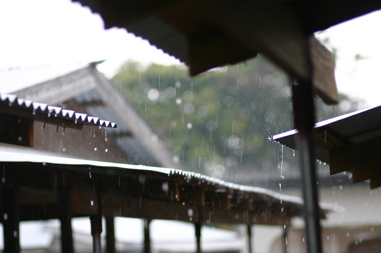 沖縄県　雨弱まっても土砂災害に警戒　今年全国初「熱中症警戒アラート」が発表