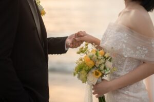 「嫁の“ドン引き”エピソード：義叔母が他人の結婚式を乗っ取る」