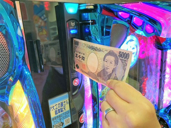 「新紙幣発行問題で1億円以上負担するパチンコ店が続々閉店へ!」